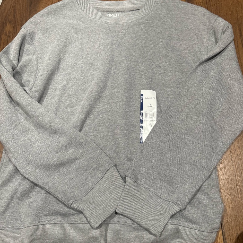 Time and Tru Women’s Light Gray Crewneck Sweater